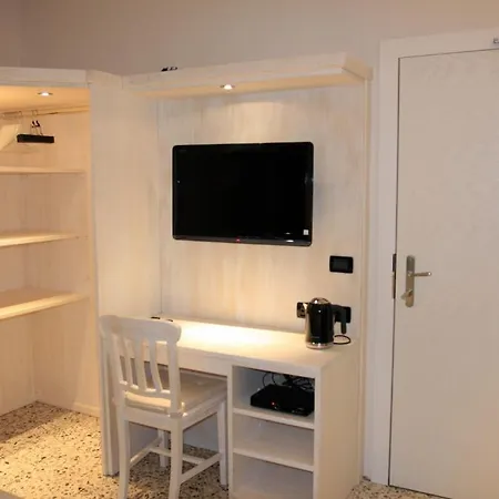 Tuscany Gallery Bed & Breakfast Pisa